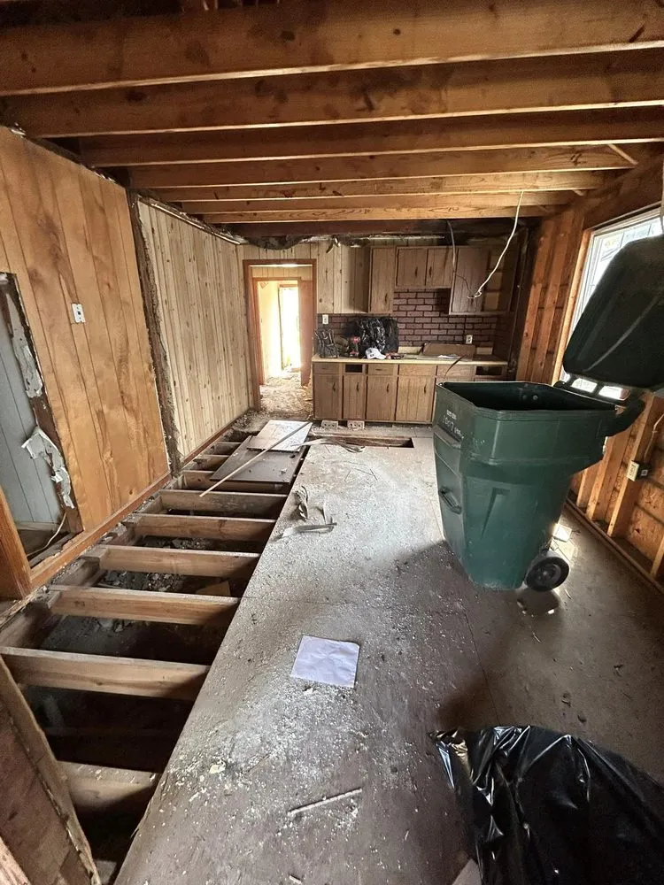 Slide of Thompson Construction & Remodel