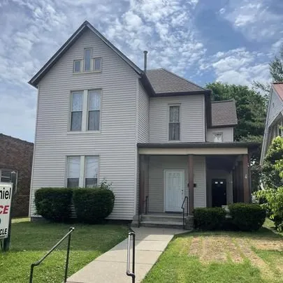 Slide of Thompson Construction & Remodel