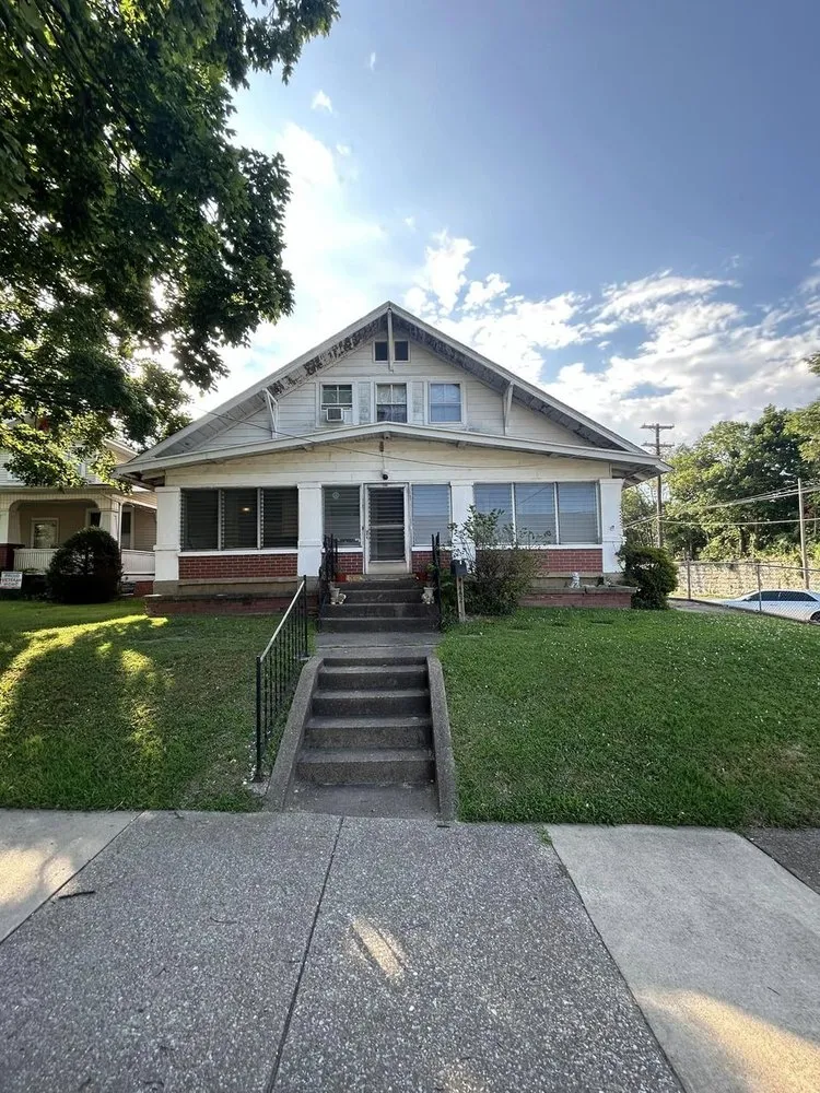 Slide of Thompson Construction & Remodel