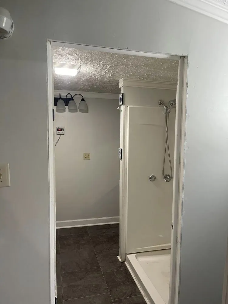 Slide of Thompson Construction & Remodel