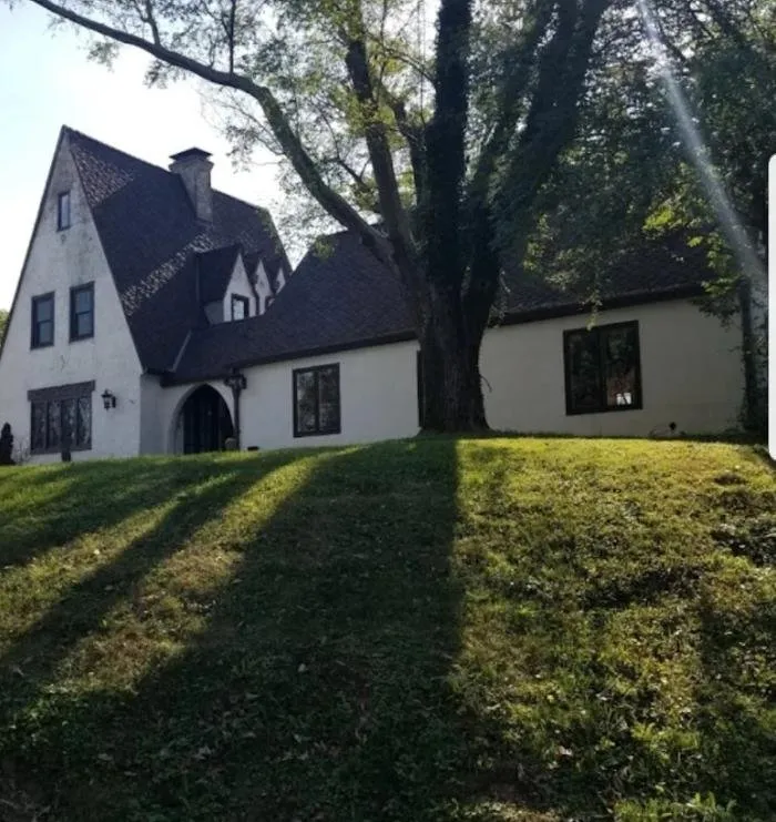 Slide of Thompson Roofing