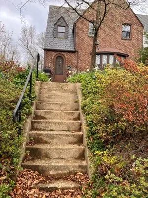 Thomson Remodeling Company Logo