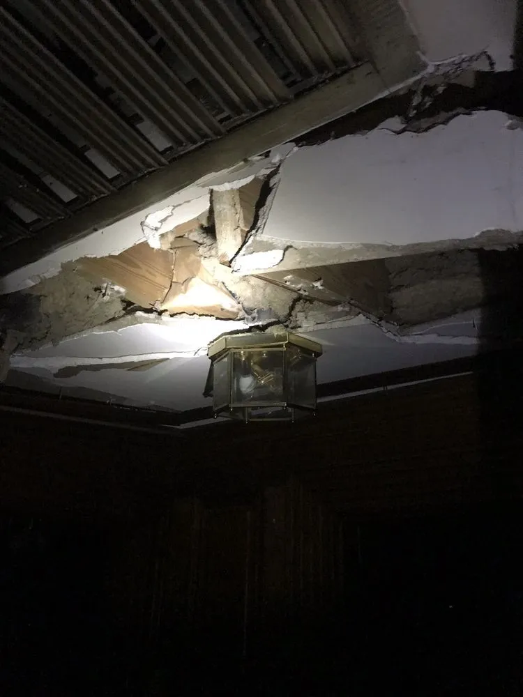 Slide of Thoroughbred Roofing & Home Design