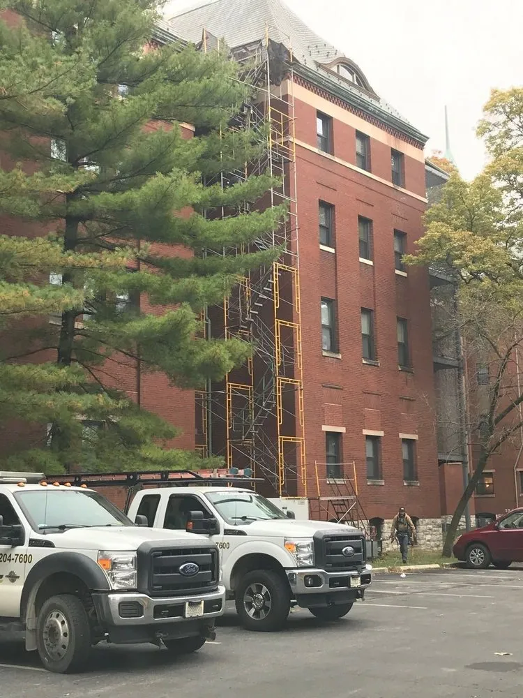 Top-rated residential roofing service in St Charles, IL - Thunderbolt Construction