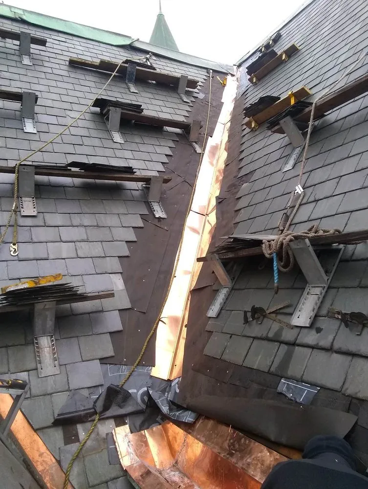 Emergency residential roofing service for fast service in St Charles, IL by Thunderbolt Construction