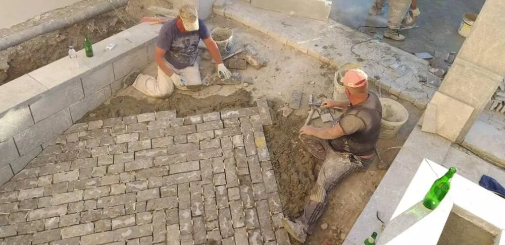 Slide of Tim & Tony Construcion