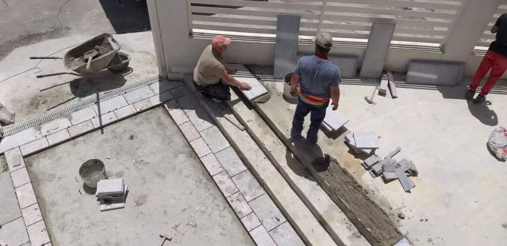 Slide of Tim & Tony Construcion