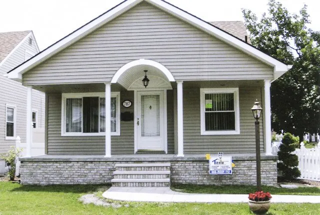 Top-rated shingle roofing service in Brownstown Twp, MI by Tittle Brothers Construction