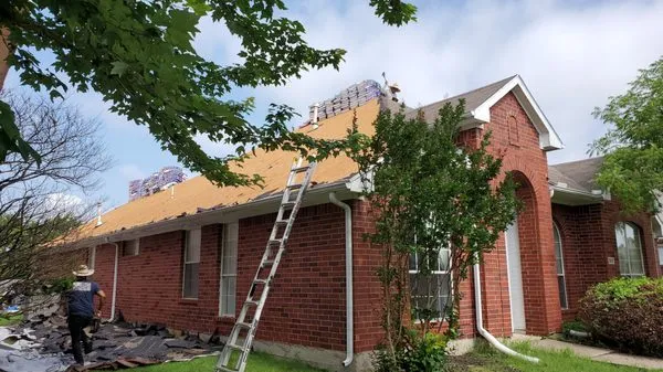 TLC Roofing and Construction Logo