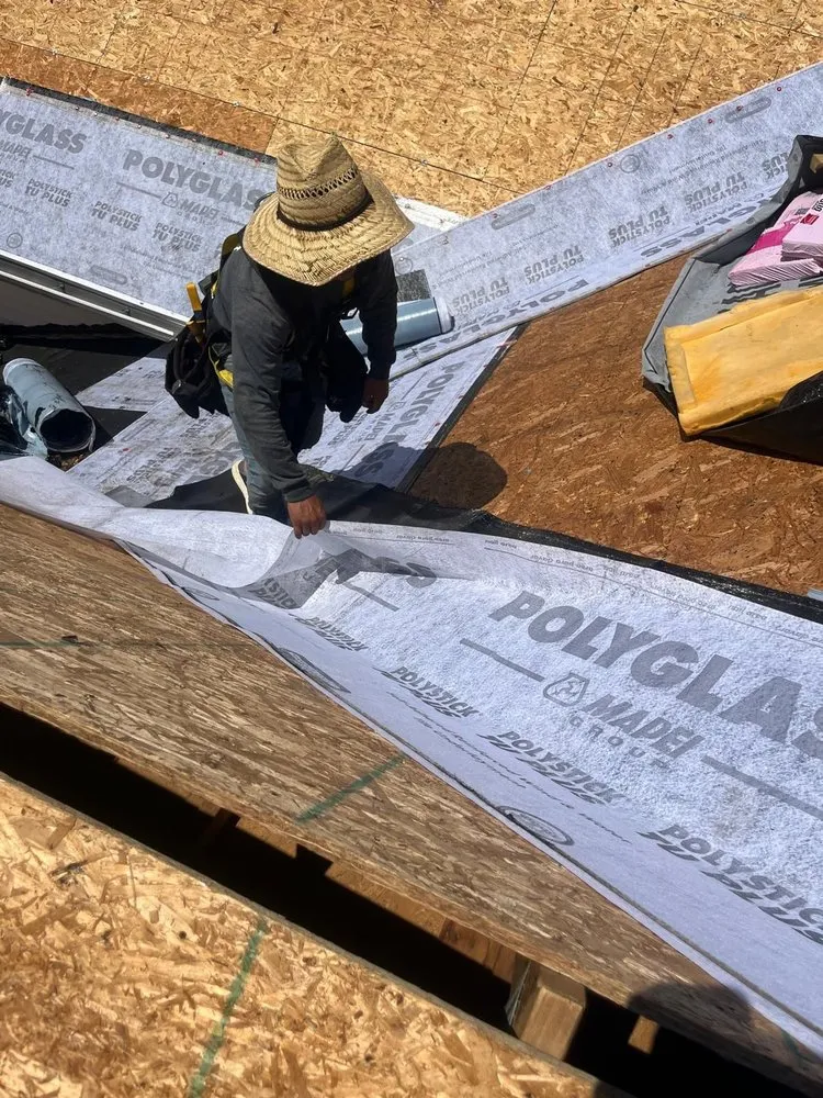 Slide of Tío Oli Roofing