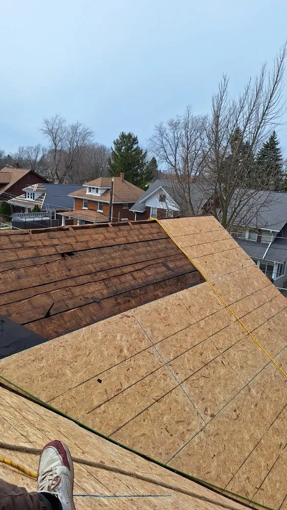 Slide of Tío Oli Roofing