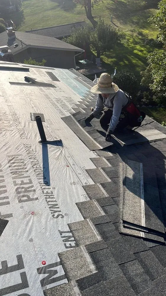 Slide of Tío Oli Roofing