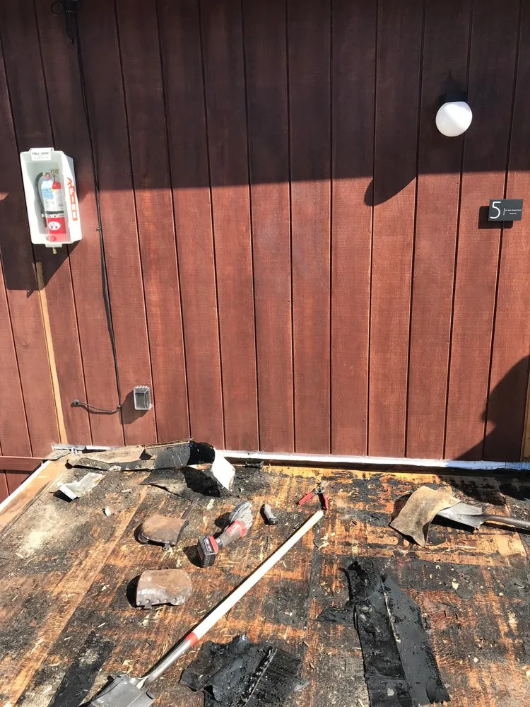 Slide of Tom Lee Roofing