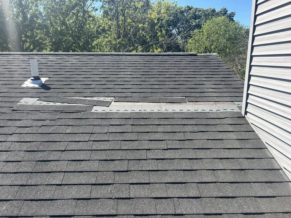 Licensed roof repair for fast service in Humboldt, IL by Tomahawk Roofing Contractors