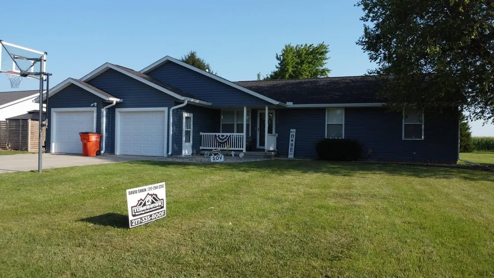 Local roof repair experts serving Humboldt, IL - Tomahawk Roofing Contractors