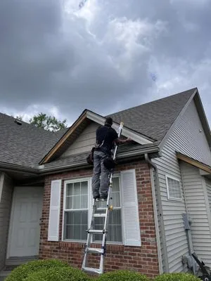 Tomahawk Roofing Contractors Logo
