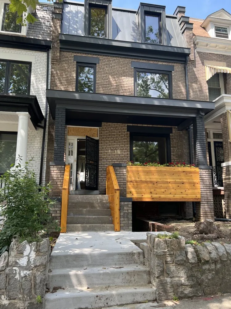 Slide of Tomas Construction