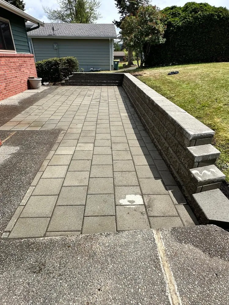 Slide of Tomas G Construction