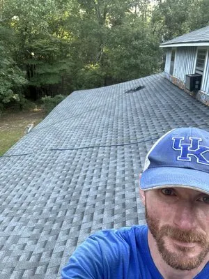 Tommy Thomas Roofing Logo