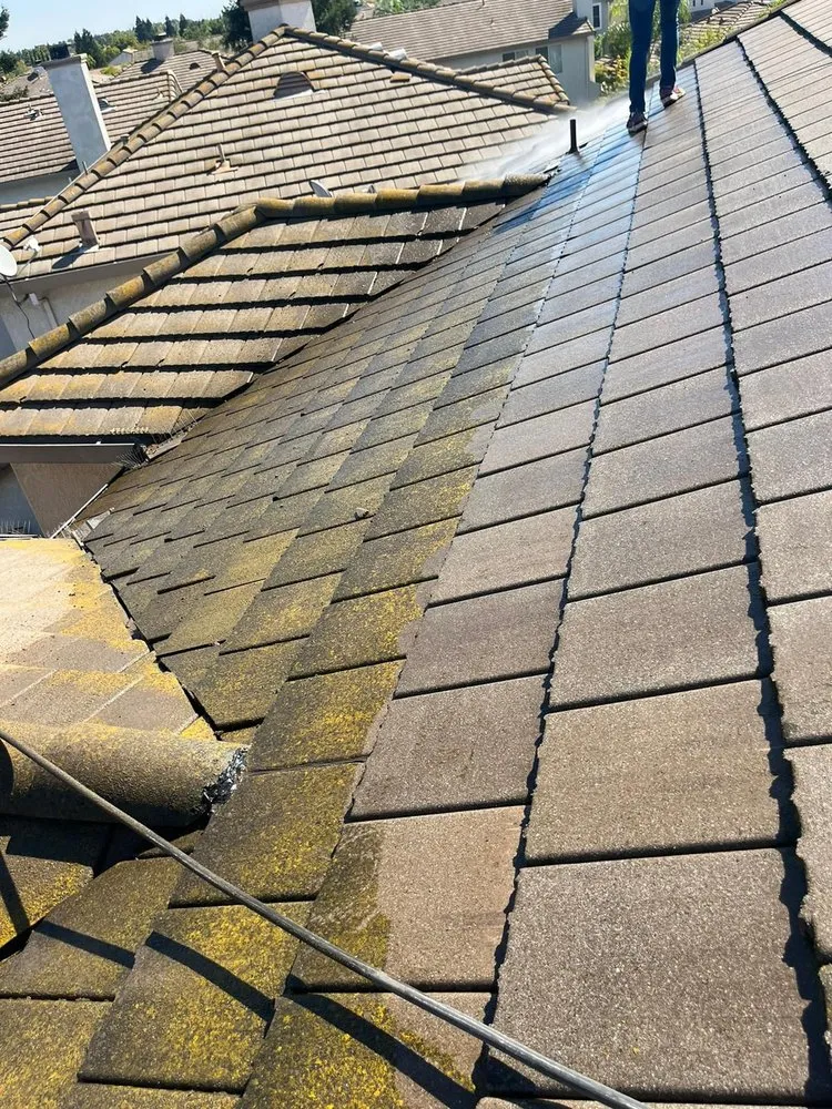 Slide of Tommy´s Roofing