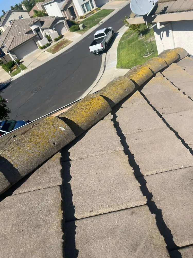 Slide of Tommy´s Roofing