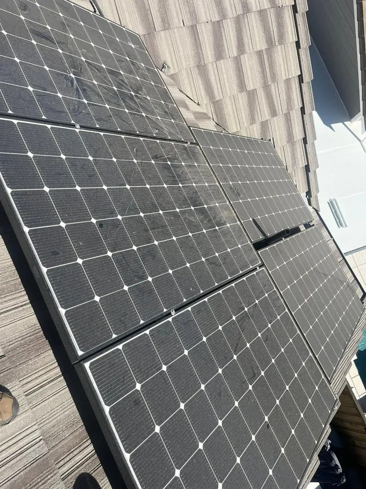 Slide of Tommy´s Roofing