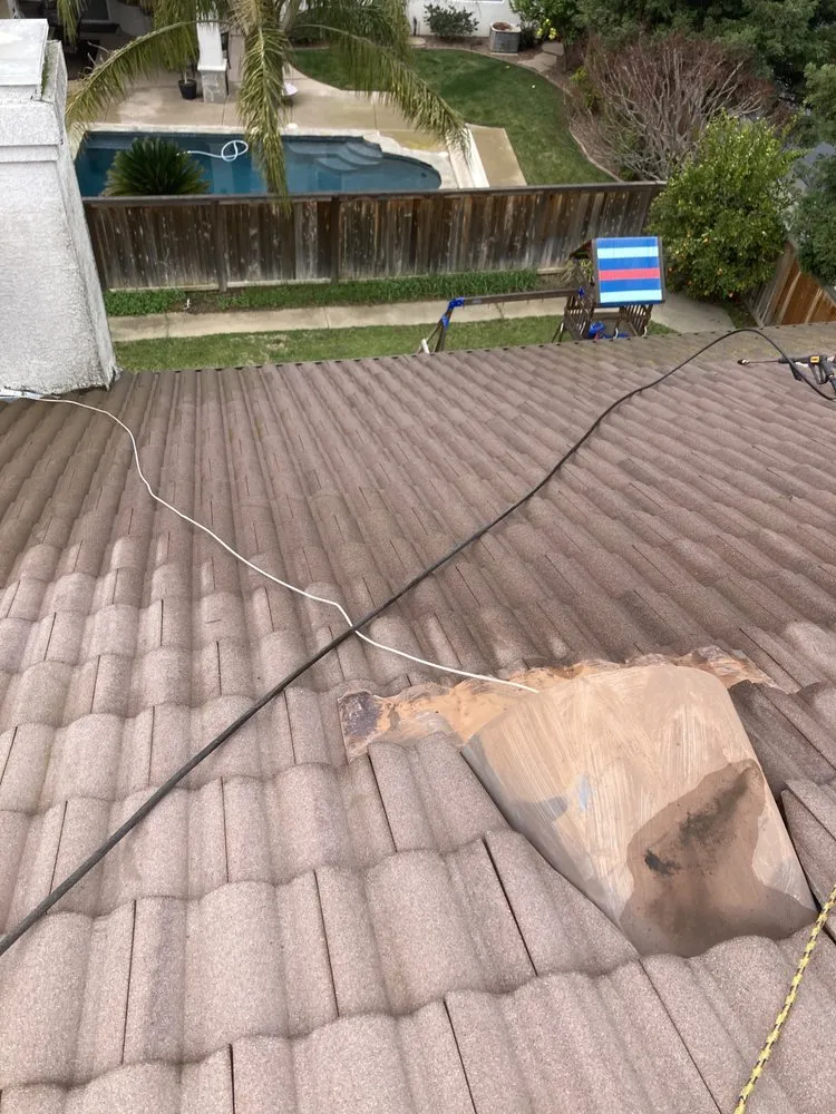 Slide of Tommy´s Roofing