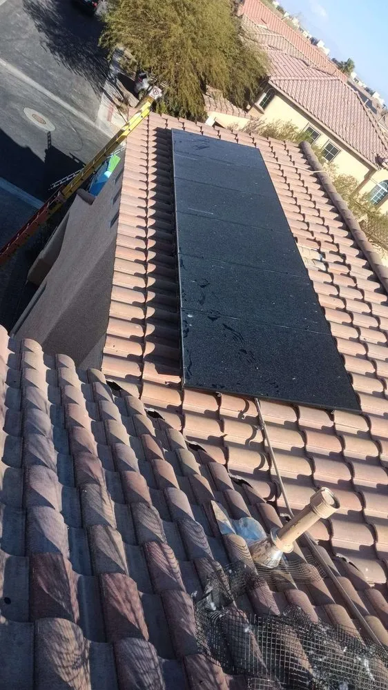 Slide of Tommy´s Roofing