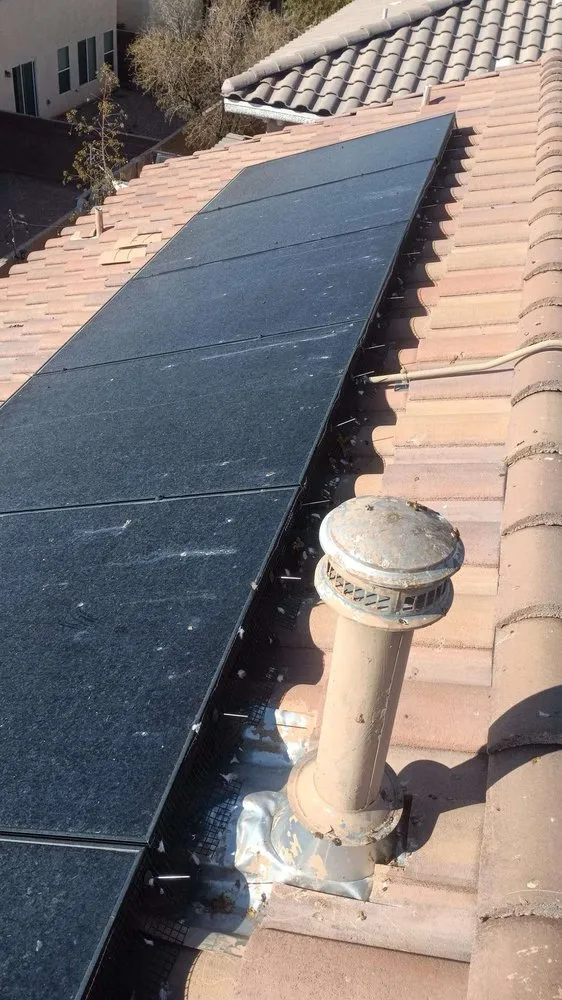 Slide of Tommy´s Roofing