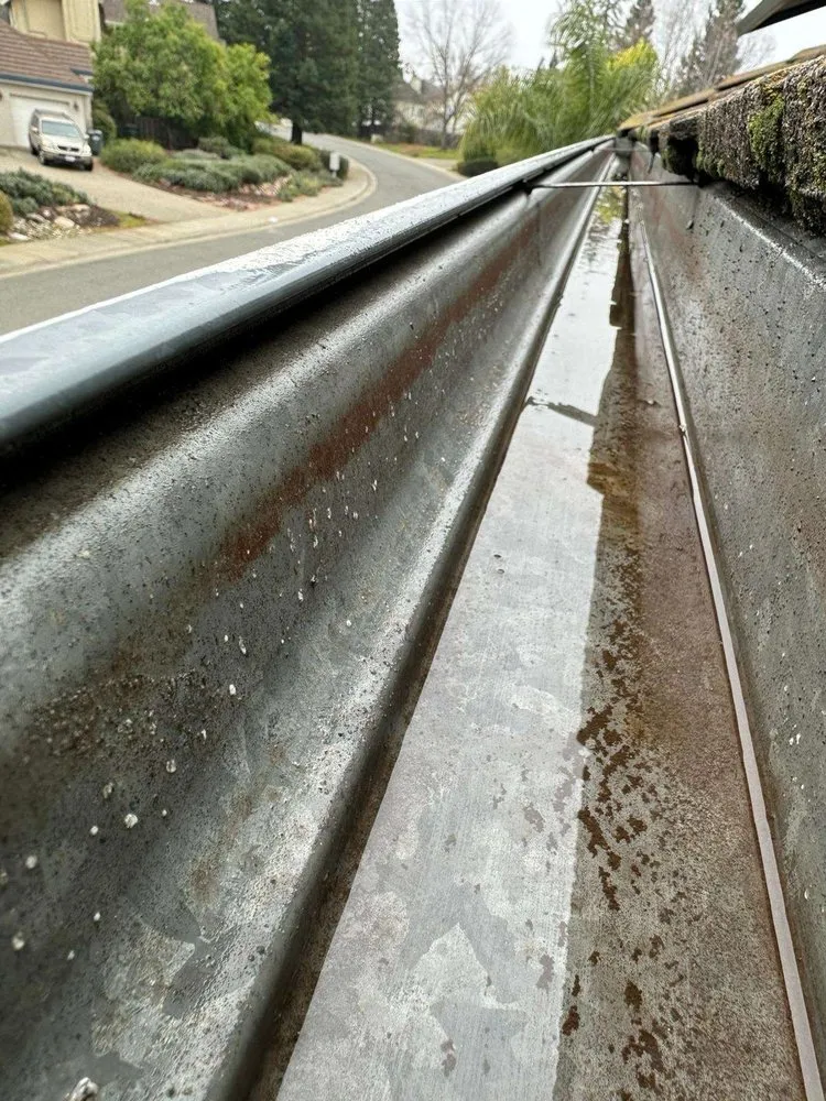 Slide of Tommy´s Roofing