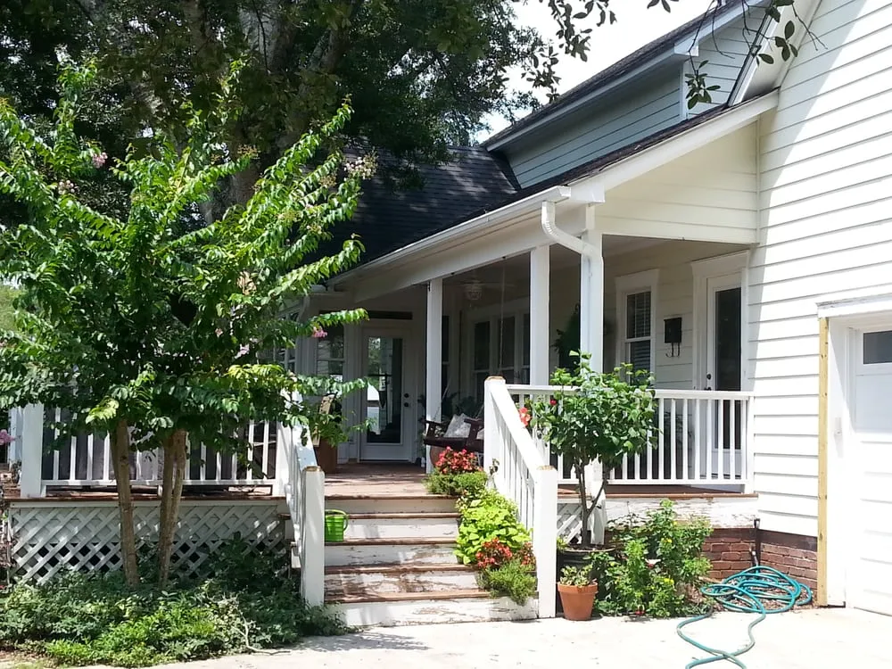 Slide of Tom's Professional Painting, Roofing & Waterproofing Services