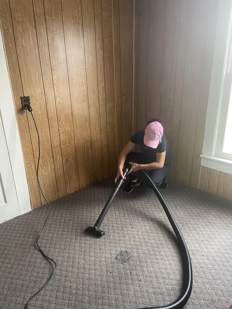 Slide of Tonny Contractor