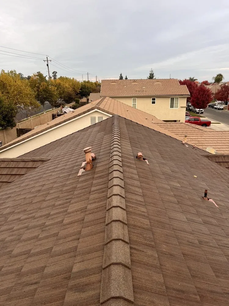 Slide of Top Notch Roof & Gutter Cleaning