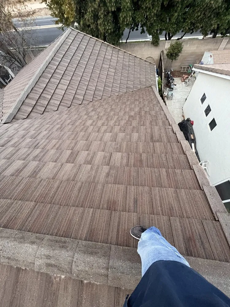 Slide of Top Notch Roof & Gutter Cleaning