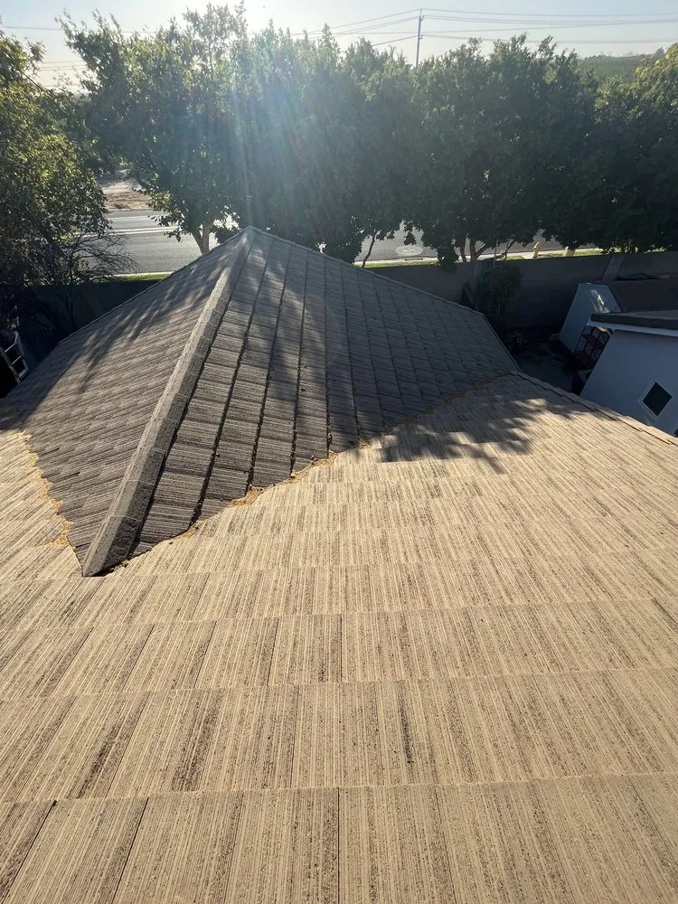 Slide of Top Notch Roof & Gutter Cleaning