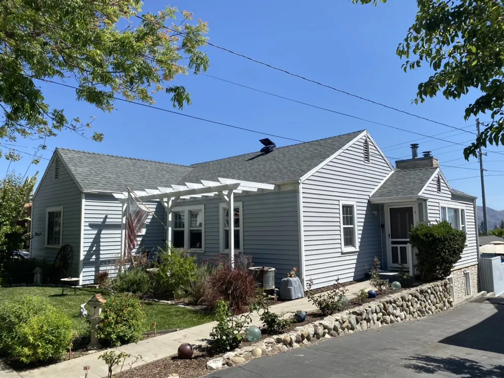 Emergency residential roofing service experts serving Canyon Country, CA - Top Pro Roofing