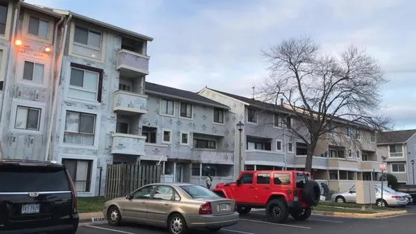 Torre's Roofing Logo