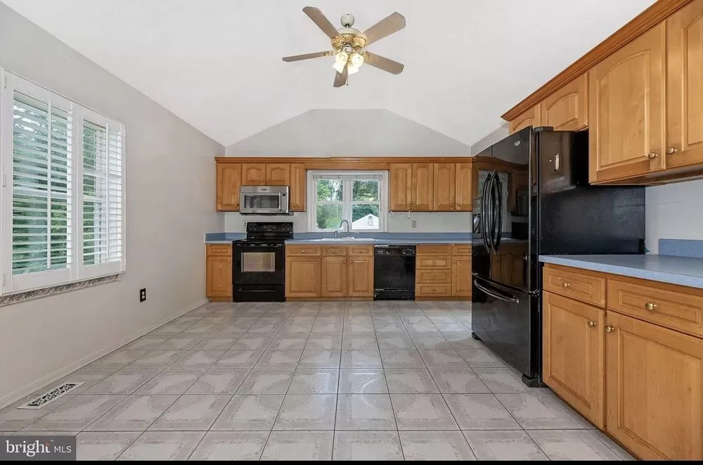 Slide of TR Renovation and Construction