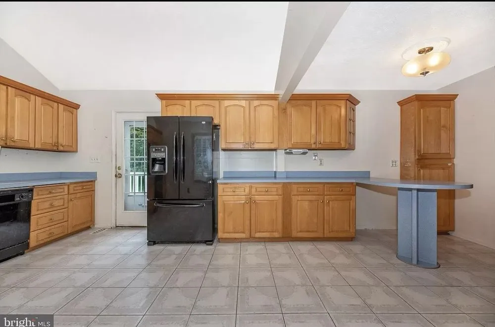 Slide of TR Renovation and Construction