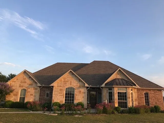 Emergency shingle roofing service in Trenton, TX - T&R Roofing