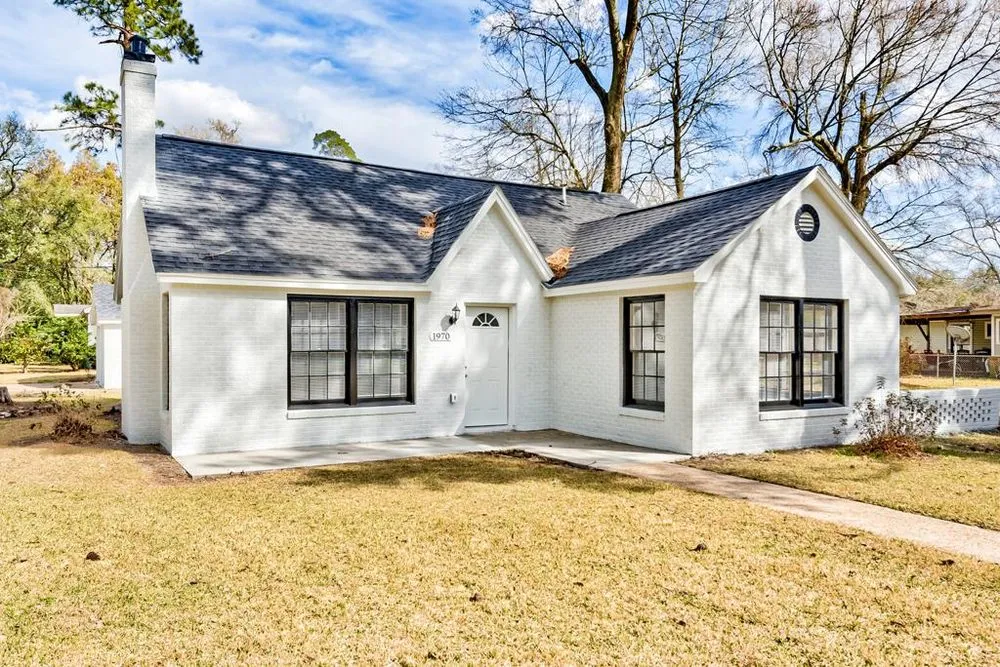 Slide of Trace Roofing & Construction