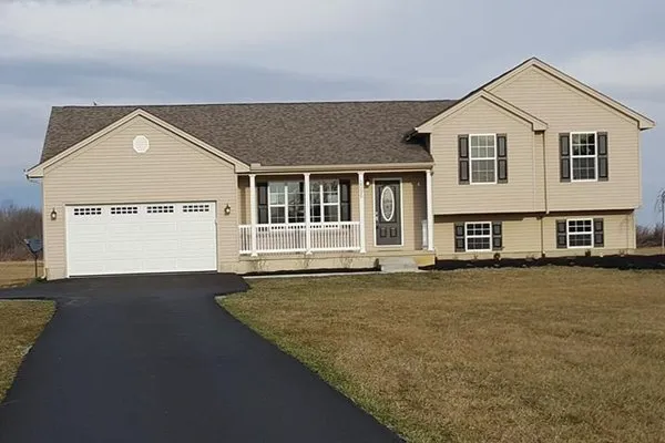 Tracy Roofing & Renovations Logo