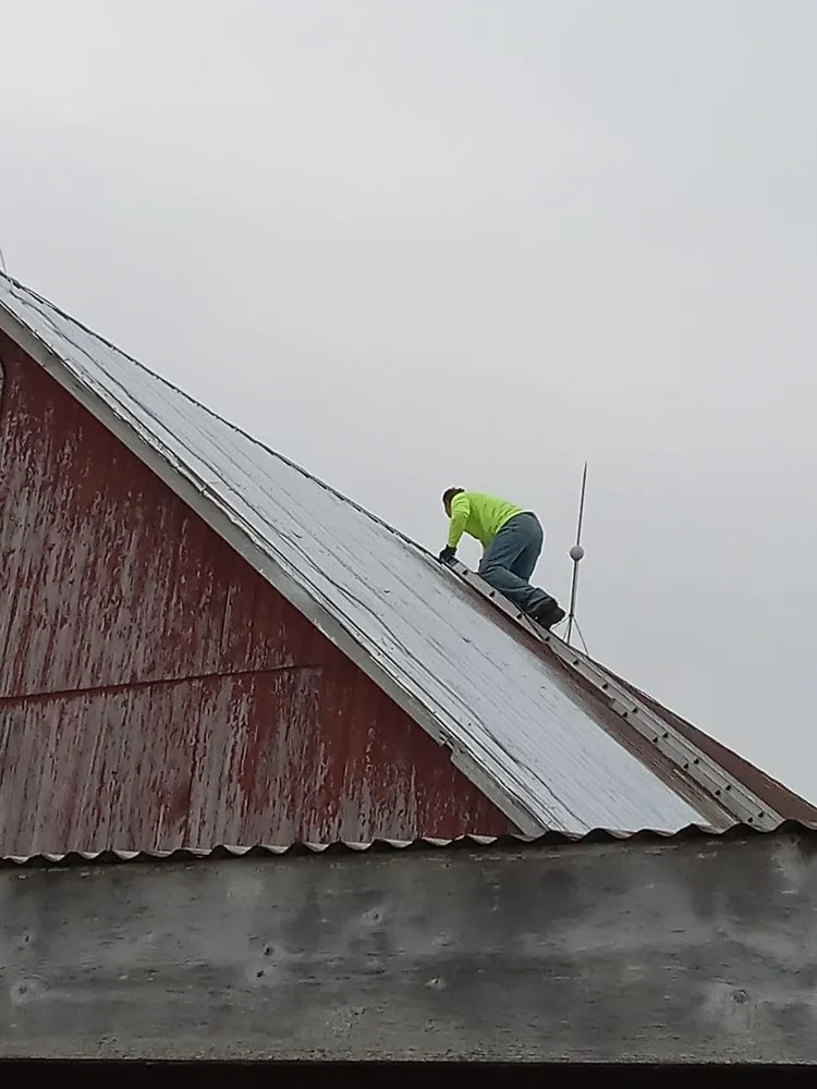 Slide of Tracy's Pro Roofing