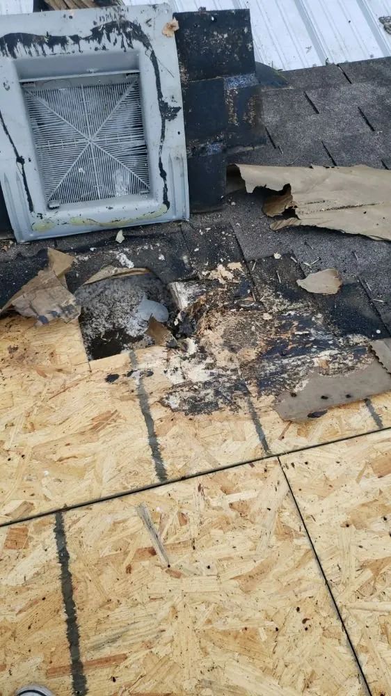 Slide of Tres Coronas Roofing