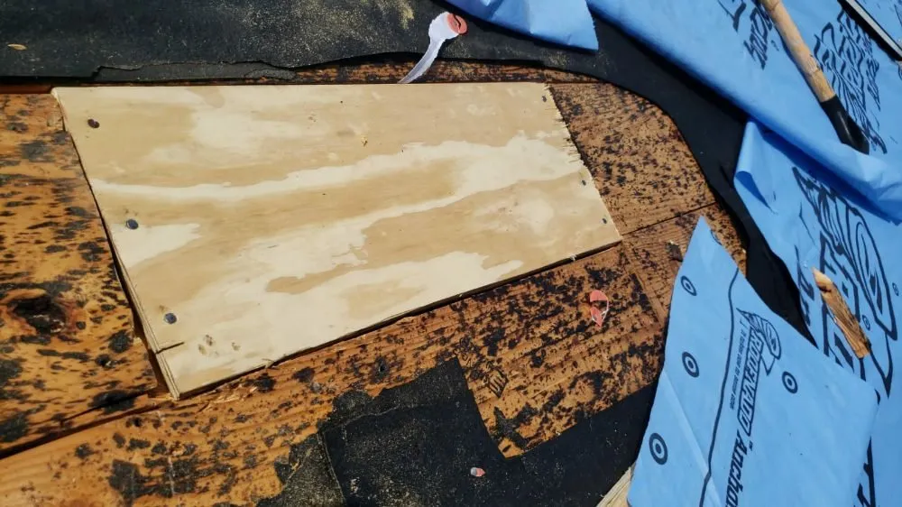 Slide of Tres Coronas Roofing