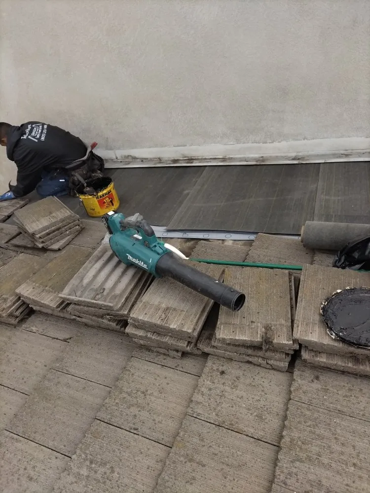 Slide of Tri County Roofing Co