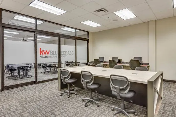 Tri-Star Roofing & Renovations Logo