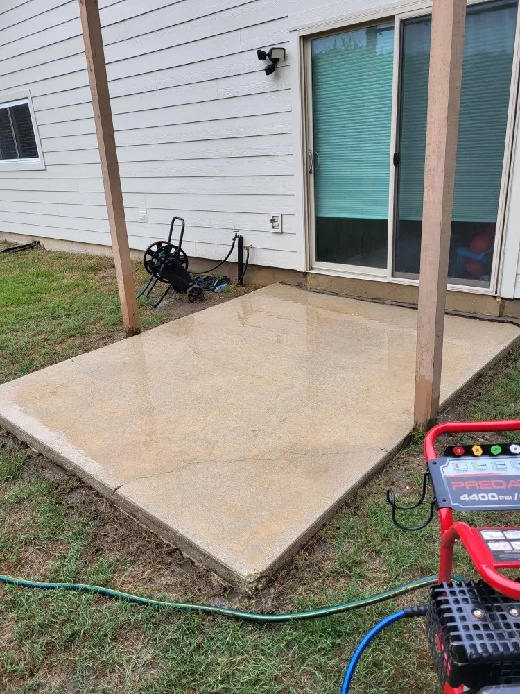 Professional roof leak repair experts serving Mountain Home, TX - Triton Power Washing & Service |	 Dale's Power Washing