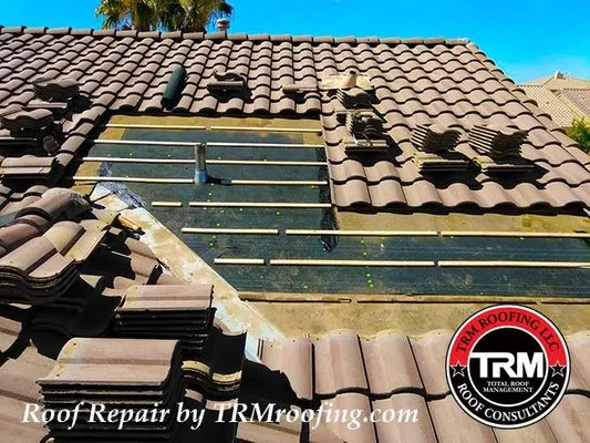 TRM Roofing Logo