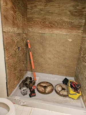 Tropical Wholesale Logo